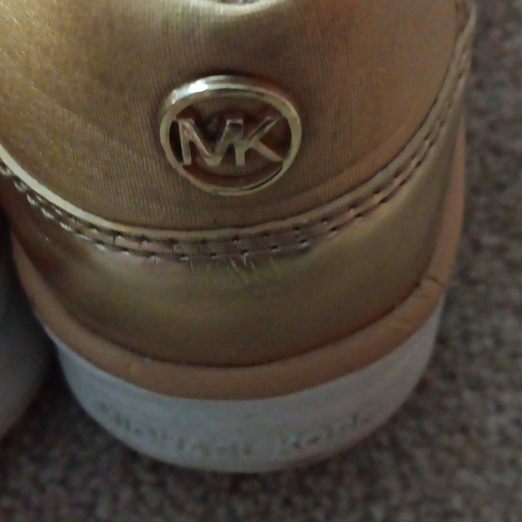 Shoes - Picture 2 of 4